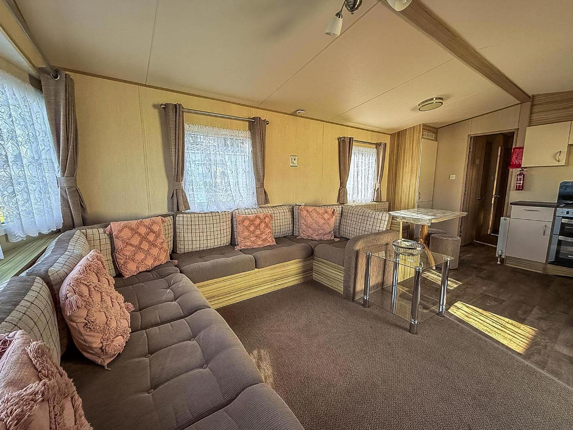 Great 8 Berth Caravan In Norfolk Near To Great Yarmouth Ref 20178Bs Hopton on Sea Εξωτερικό φωτογραφία